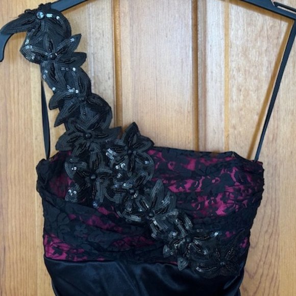 B. Smart Juniors Size 3 One Shoulder Cocktail Dress Black & Fuchsia Pink - Picture 3 of 7
